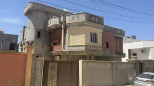 فيلا طابقين (5 شوارع عين زارة ) تصميم خليجي