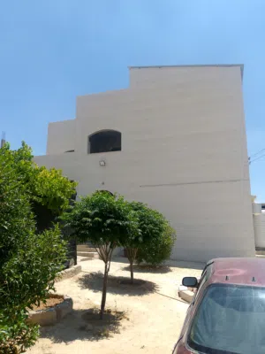 130 m2 4 Bedrooms Townhouse for Sale in Zarqa Dhlail