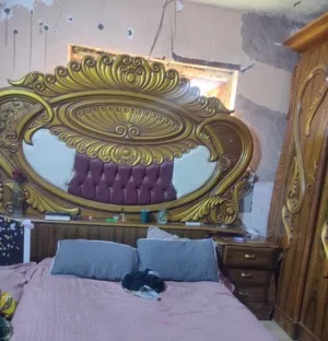 غرفه نوم كامله خشب عراقي بلوك نقصها بس يدات نضافه 90 /100