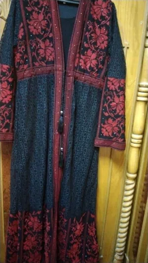 ثوب لبسه وحده