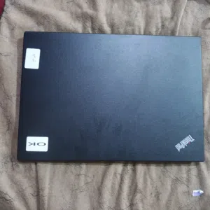 لابتوب لينوفو ثينك باد نضيف مستخدم استخدام قليل رام 8 ذاكرة 256 المعالج Core i5 8th شاشة 14 مع حساب