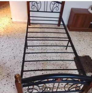 سرير حديد شبه وكاله للبيع