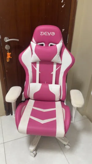 كرسي قيمنق و طاولة من ديفو