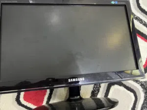 شاشه للكومبيوتر 23 بوصه  السعر 10  ريال