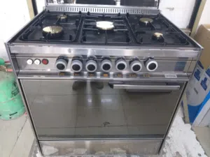 فرن غاز مستعمل نوعيته يونيفرسال  80 × 60 روس نحاس منصب حديد