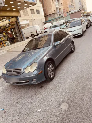 للبيع سياره مرسيدس C240 موديل 2005