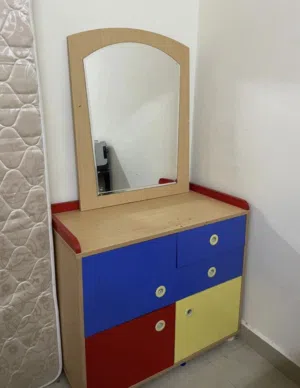 طاولة تسريحة