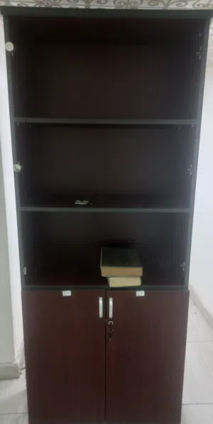 اثاث مكتب بحاله ممتاز جدا لي البيع