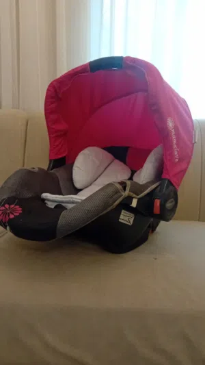 كرسي أطفال هزاز من عمر يوم بسبب وجود فرشة طبية للطفل بالكرسي  ماركة mama love