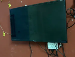 شاشه يونيون اير 32 بوصه عاديه معاها ريسيفر جديد