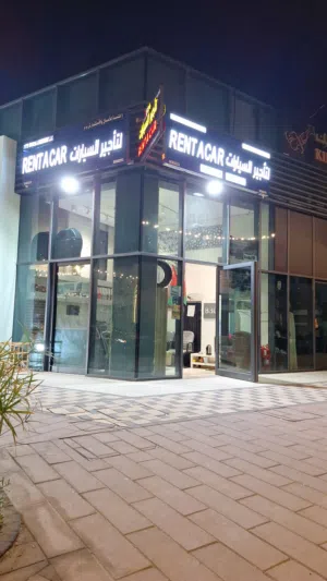 محل في سكوير العذيبه موقع ممتاز بابين على زاويه مدخل المجمع