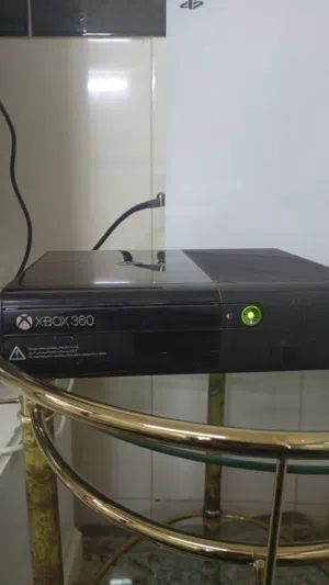 Xbox 360 بحالة ممتازة ونظيف وشغال 100% بدون أي مشاكل.قابل للتفاوض