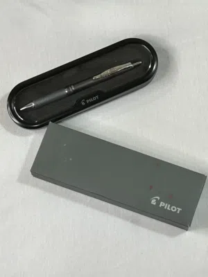 قلم حبر جنتل خاص جميل جدا جدا جدا ولونه مميز جدا جدا جدا جدا جدا جدا جدا جدا جد اسم Pilot G2 Limited