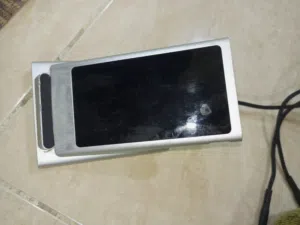 شاحن وايرلس لحاله جيده للبيع او للبدل