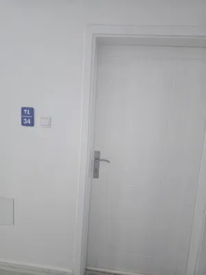 شقه في برج النخله مكونه من 2 غرف وحمامين وصاله ومطبخ في الدور الثالث يوجد مصعد وحارس امن