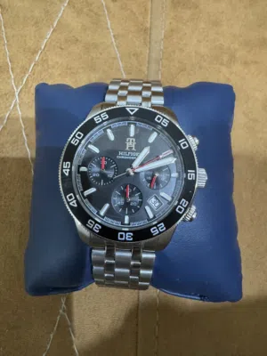 ساعة Tommy Hilfiger اصلي مع الملحقات