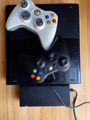 للبيع Xbox 360 مهكر بحالة ممتازة