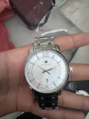 ساعه تومي اصليه