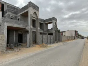 (هيكل )دورين نظام الخليجي خلف حى الزهور صلاح الدين بالقرب من مسجد فرحات العكاري على الطريق المعبد