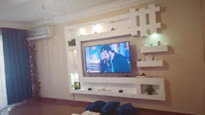 شقه لاكجري للبيع بالعفش كامل ومتاحه ايجار، 3 غرف وبلكونه ثاني صف من البحر الاسكندريه العصافره بحري