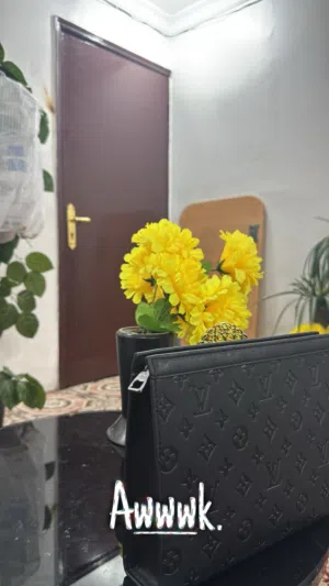 شنطه LV استعمال خفيف شبه جديده