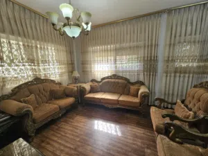 طقم كنب كلاسيكي فاخر مستعمل بحالة ممتازة