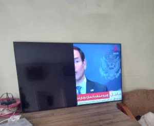 شاشة سامسونج 55بوصه سمارت نصف شغال فقط
