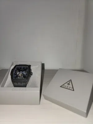 ساعة جديدة للبيع GUESS جديدة ونظيفة