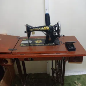 ماكينه خياطه نوع سنجر للبيع بحاله ممتازه