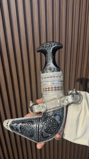 للبيع فقط خناجر وسيوف فضه