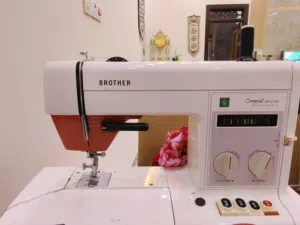 مكينه خياطه برذر كومبال جديدة ونضيفه  وكل عطل مابيه ولا داخله تصليح