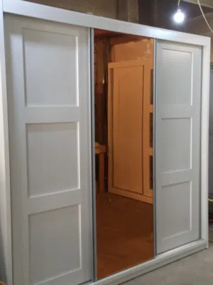 خزائن ملابس خشب لامنيت 18م الون متعددة تفصيل حسب الطلب كفاله 5سنوات على اعمالنا معاينه قبل الاستلام