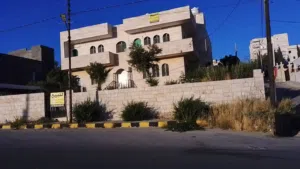 فيلا للبيع في ناعور (اسكان نويران) موقع مميز وإطلالة رائعة - فرصة للاستثمار
