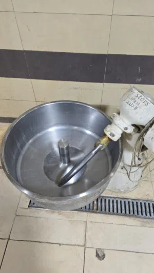 عدة مطعم للبيع