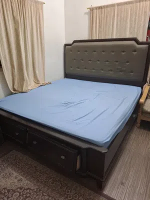 سرير للبيع