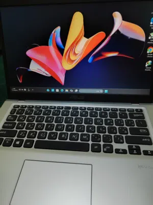 لابتوب ASUS VivoBook i5 للبيع + شنطة وشاحن أصلي