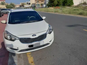 كيا k3 للبيع بحاله ممتازه موديل 2015