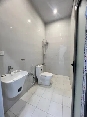 شقة للايجار في حي المهندسين طابق ثاني 2منام صاله ومطبخ وصحيات