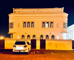 فرصة مميزة للسكن الراقي في الخوض السابعة