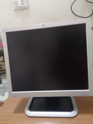 17 HP monitors for sale  in Amman