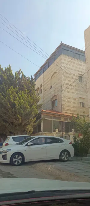 عمارة سكنية في ابو نصير 7 شقق وروف تم تنزيل السعر من 200 االى 185