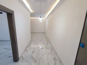 ‏٣ غرف نوم ‏.‏ مفروش جزئياً ‏.‏ شهري‏1