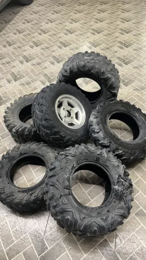 تواير متنوعه تقريبا يركبن للبجي ولبعض الدراجات ال4x4