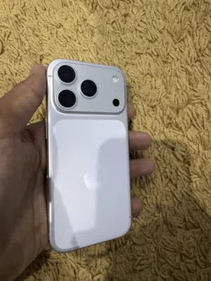 17 pro 256 فضي