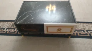 طاولة مجلس لون اسود في ابيض
