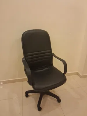 كرسي مكتب جديد بحالة الوكاله .