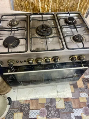 للبيع طباخ خمس عيون والفرن شغال