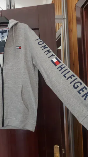 جاكيت هودي جديد ماركة TOMMY HILFIGER قياس ميديوم /لارج لون سكني