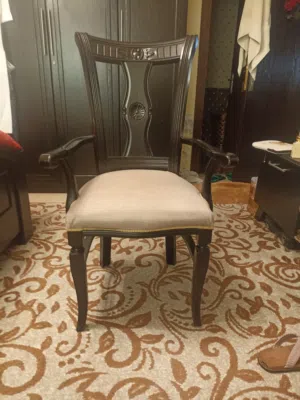 كراسي مطبخ للبيع عدد 5 مع طاولة