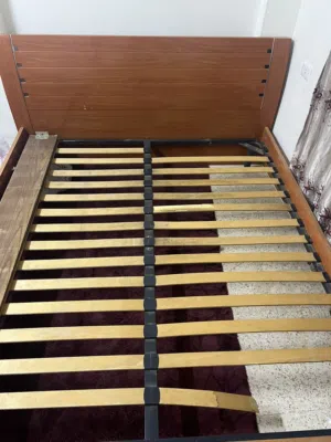 تخت طبي مستعمل للبيع